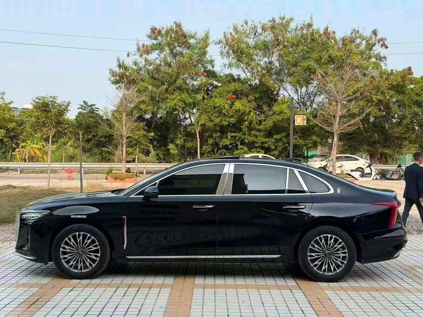红旗H5 正面外观三