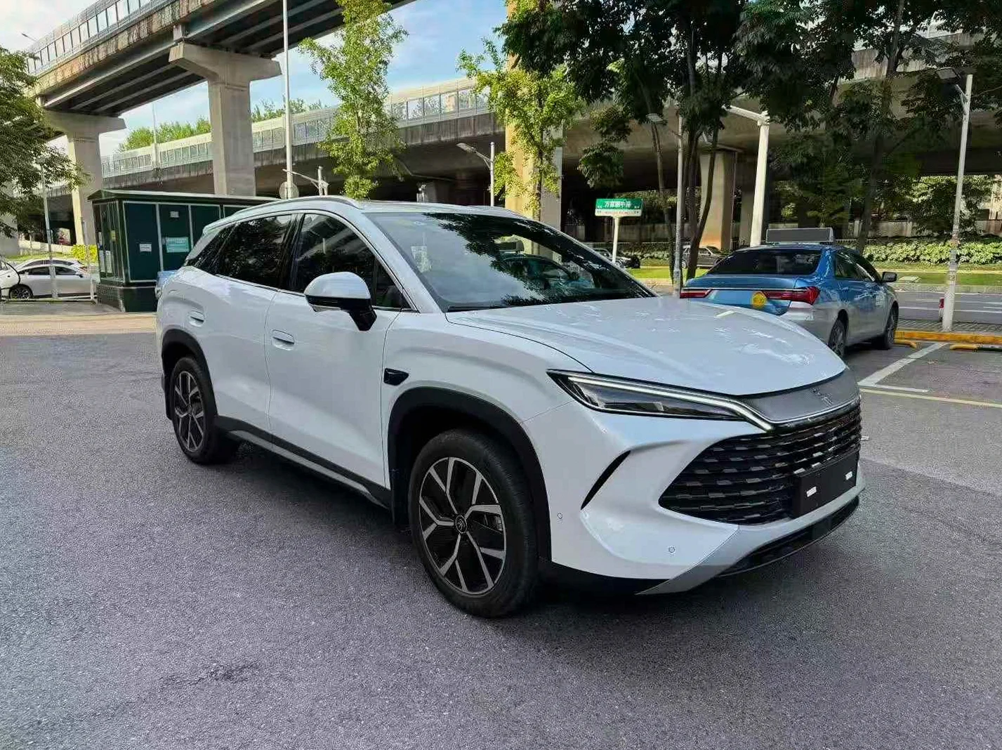 比亚迪宋 正面外观三