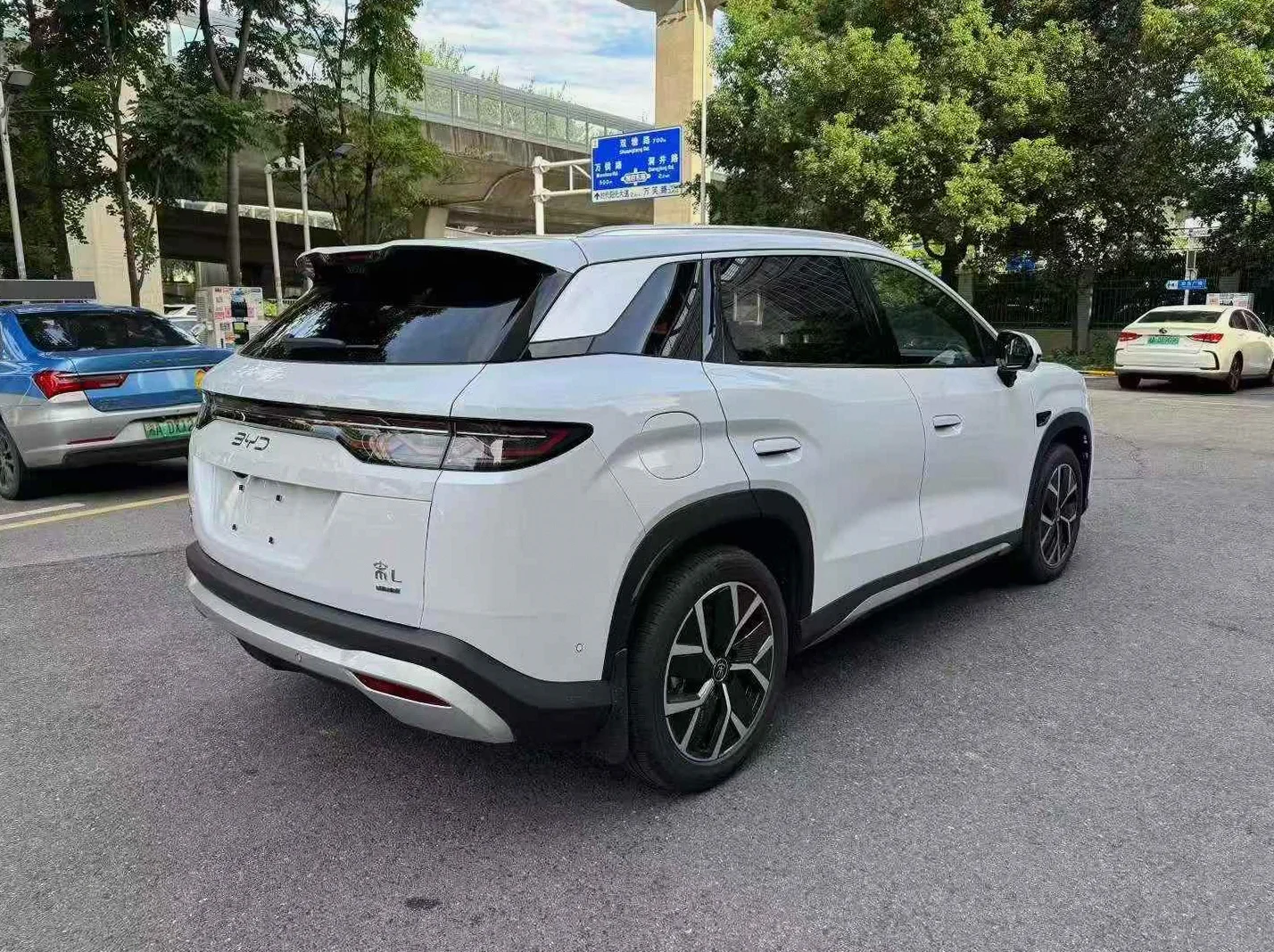 比亚迪宋 后面外观一