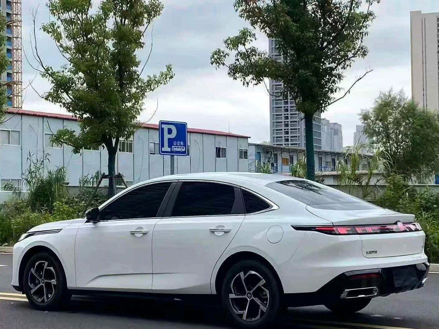 长安汽车逸动 后面外观一
