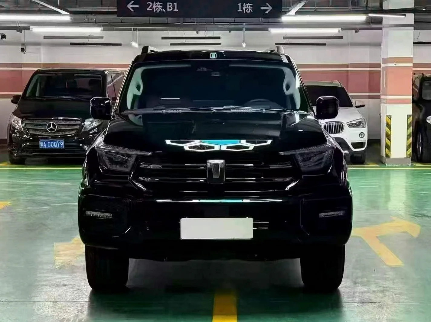 长城汽车坦克 正面外观二