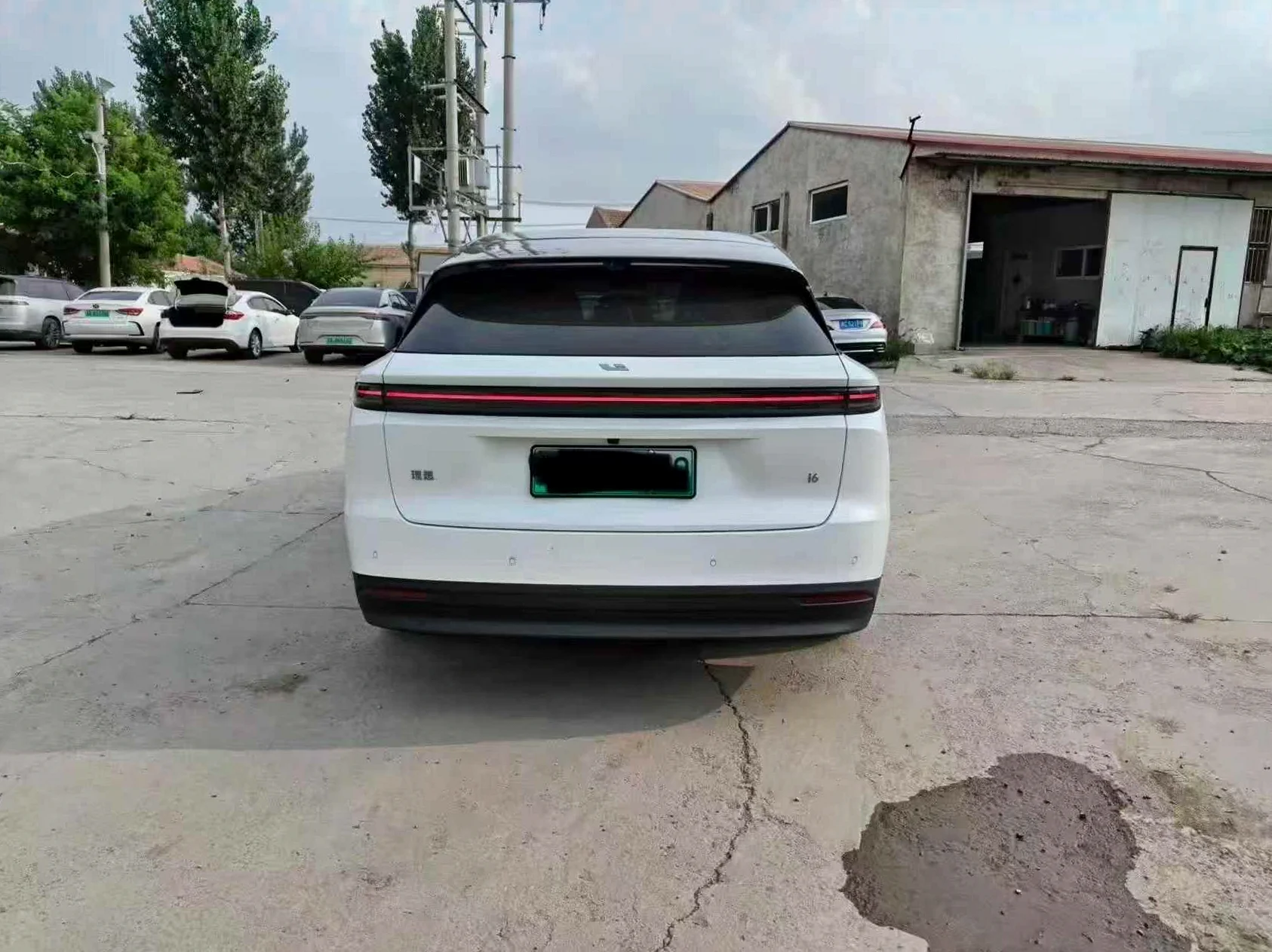 理想i6 后面外观一