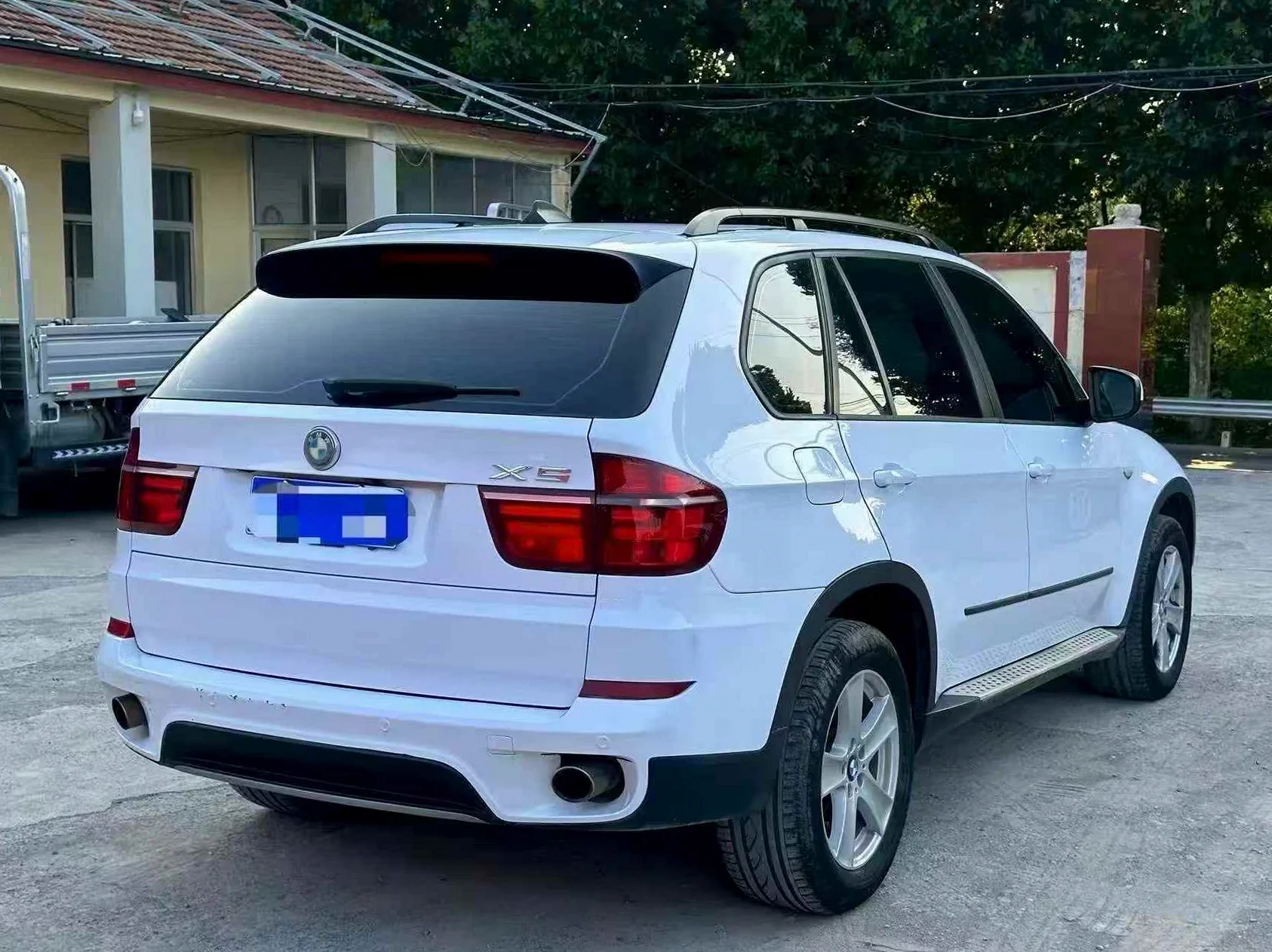 宝马X5 后面外观三