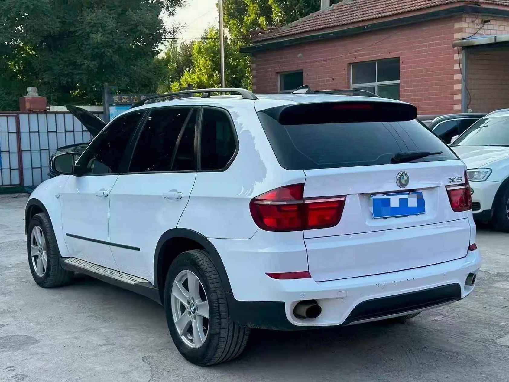 宝马X5 后面外观一