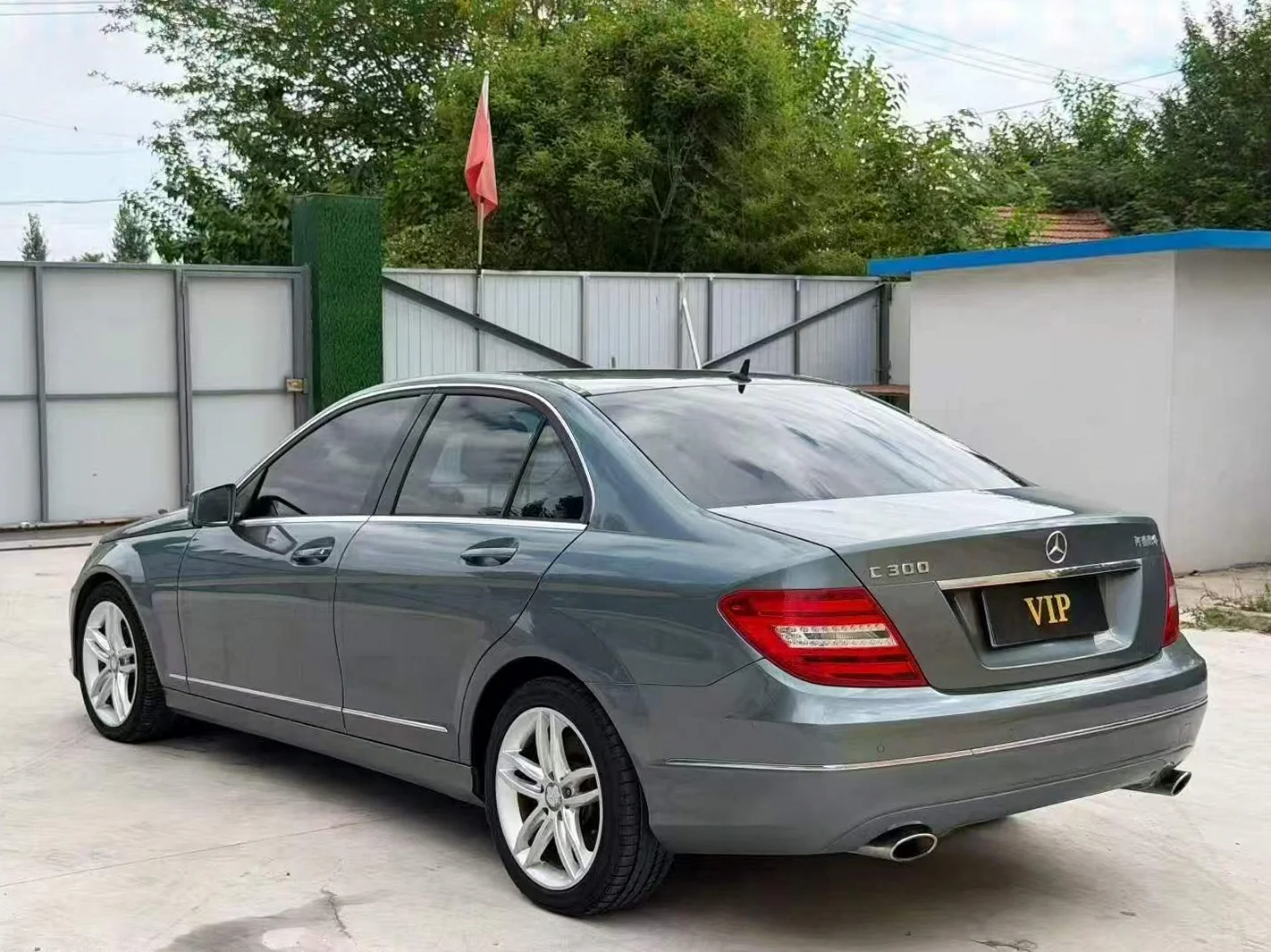 奔驰C 后面外观三