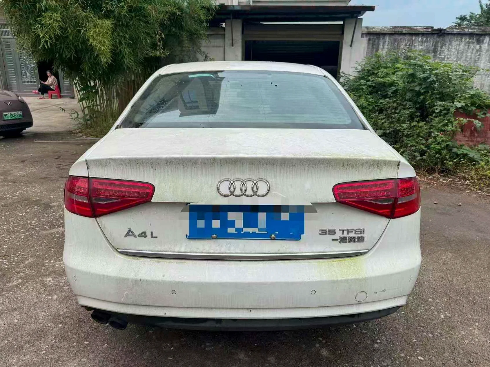 奥迪A4L 后面外观一