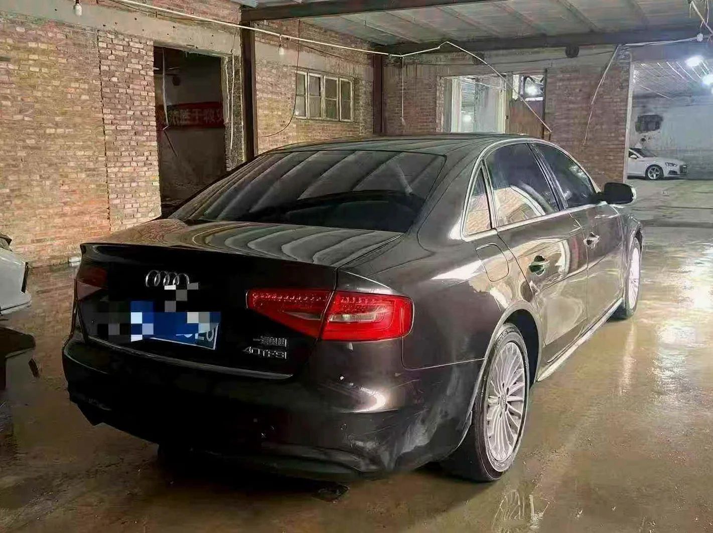奥迪A4L 后面外观二