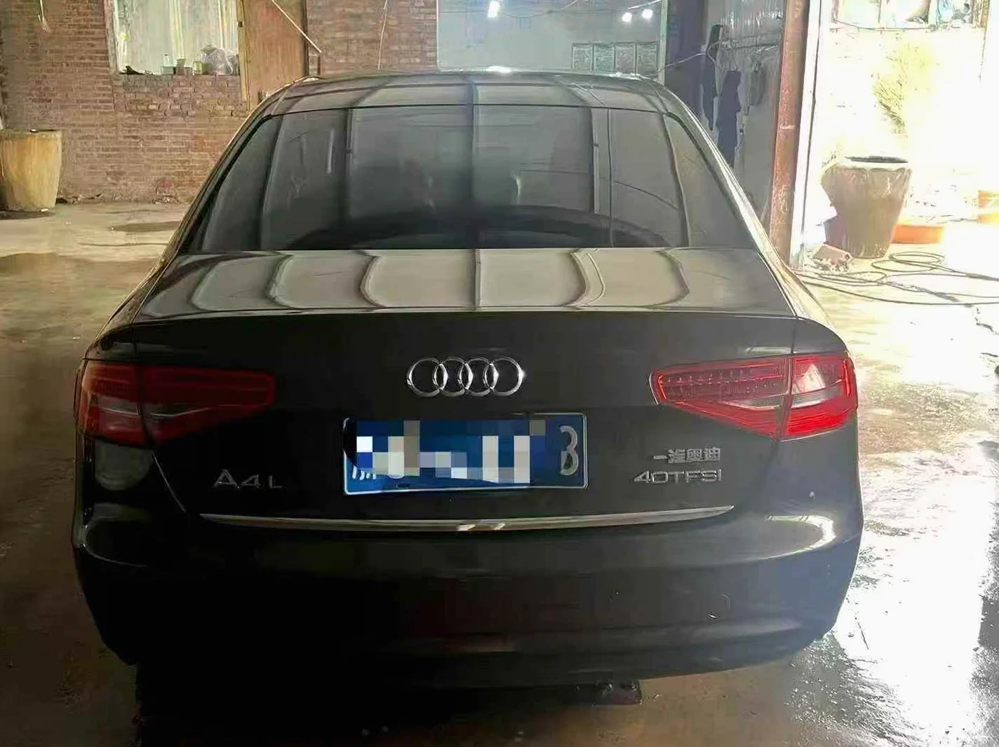 奥迪A4L 后面外观一