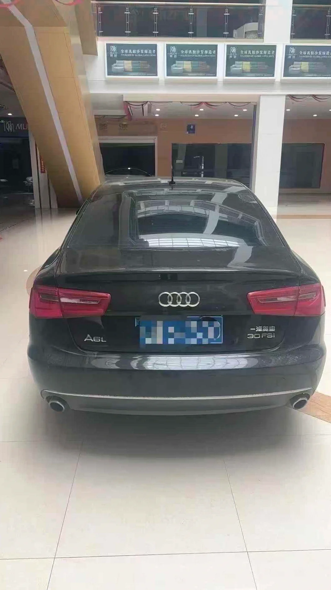 奥迪A6L 后面外观一