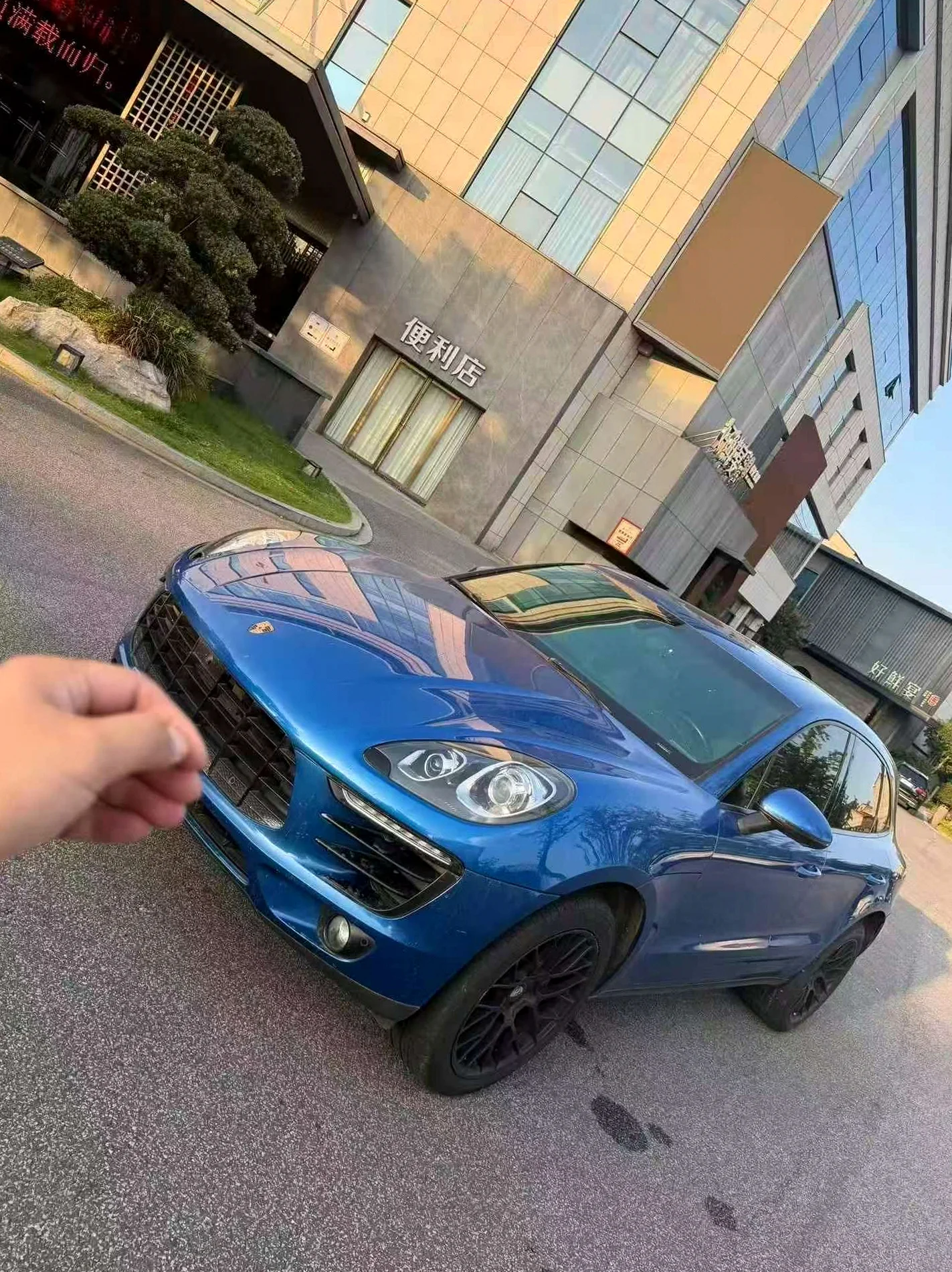 保时捷Macan 正面外观三