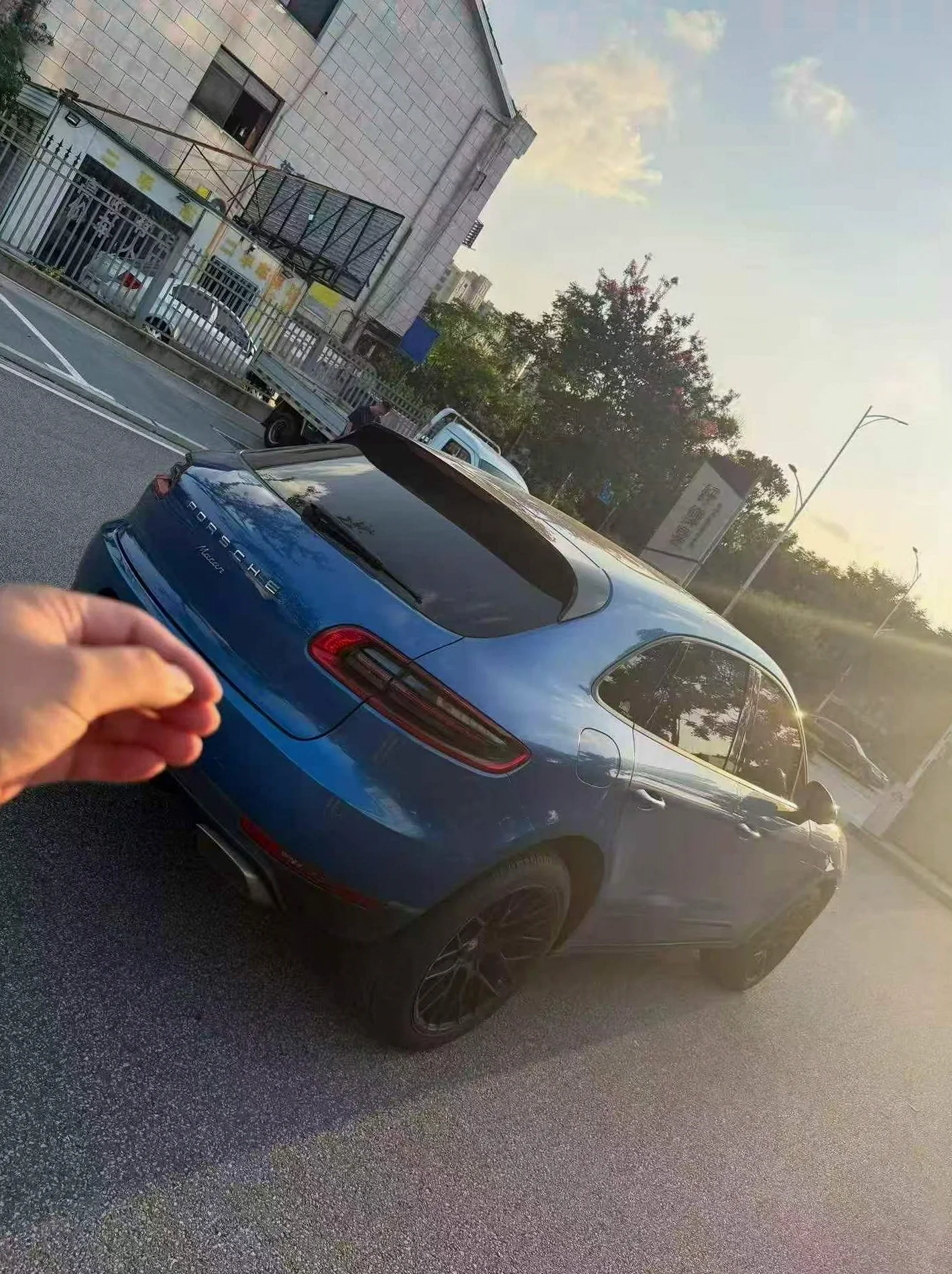 保时捷Macan 后面外观三