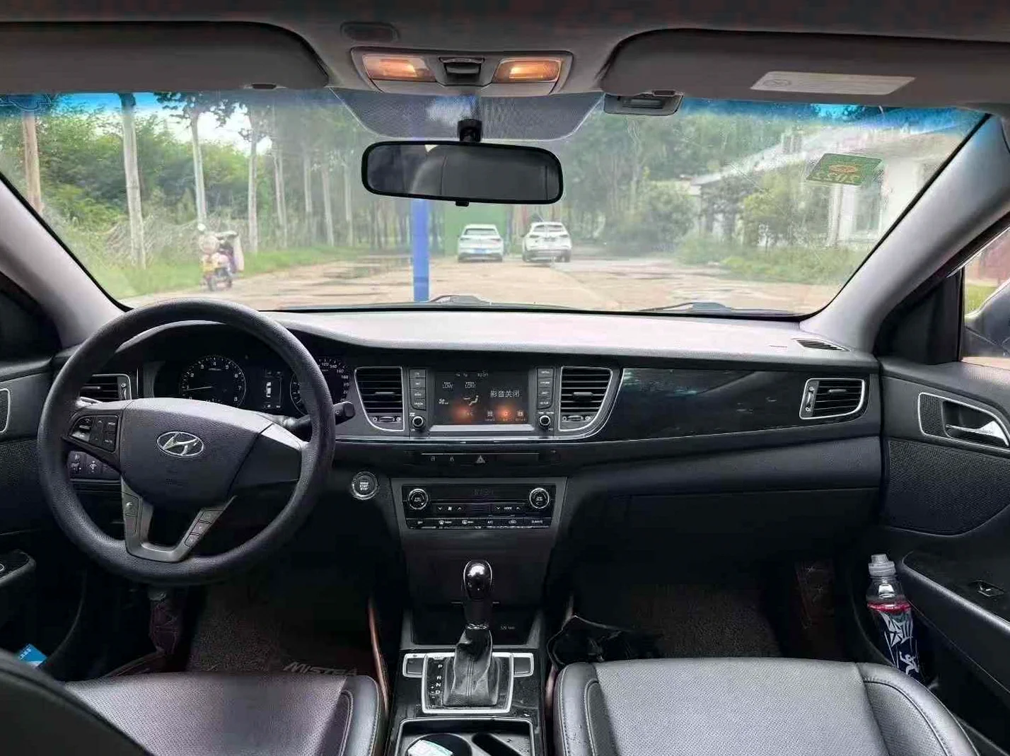 现代名图 驾驶室