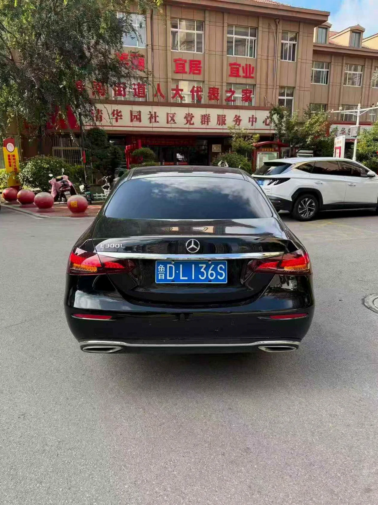 奔驰E 正面外观三
