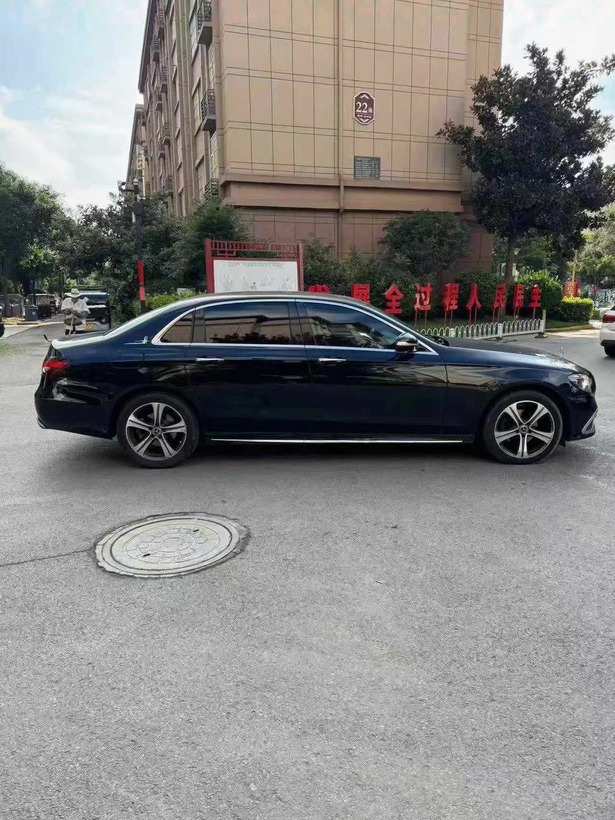 奔驰E 后面外观二