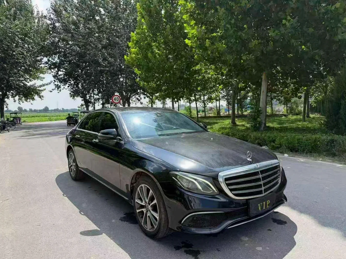 奔驰E 正面外观三