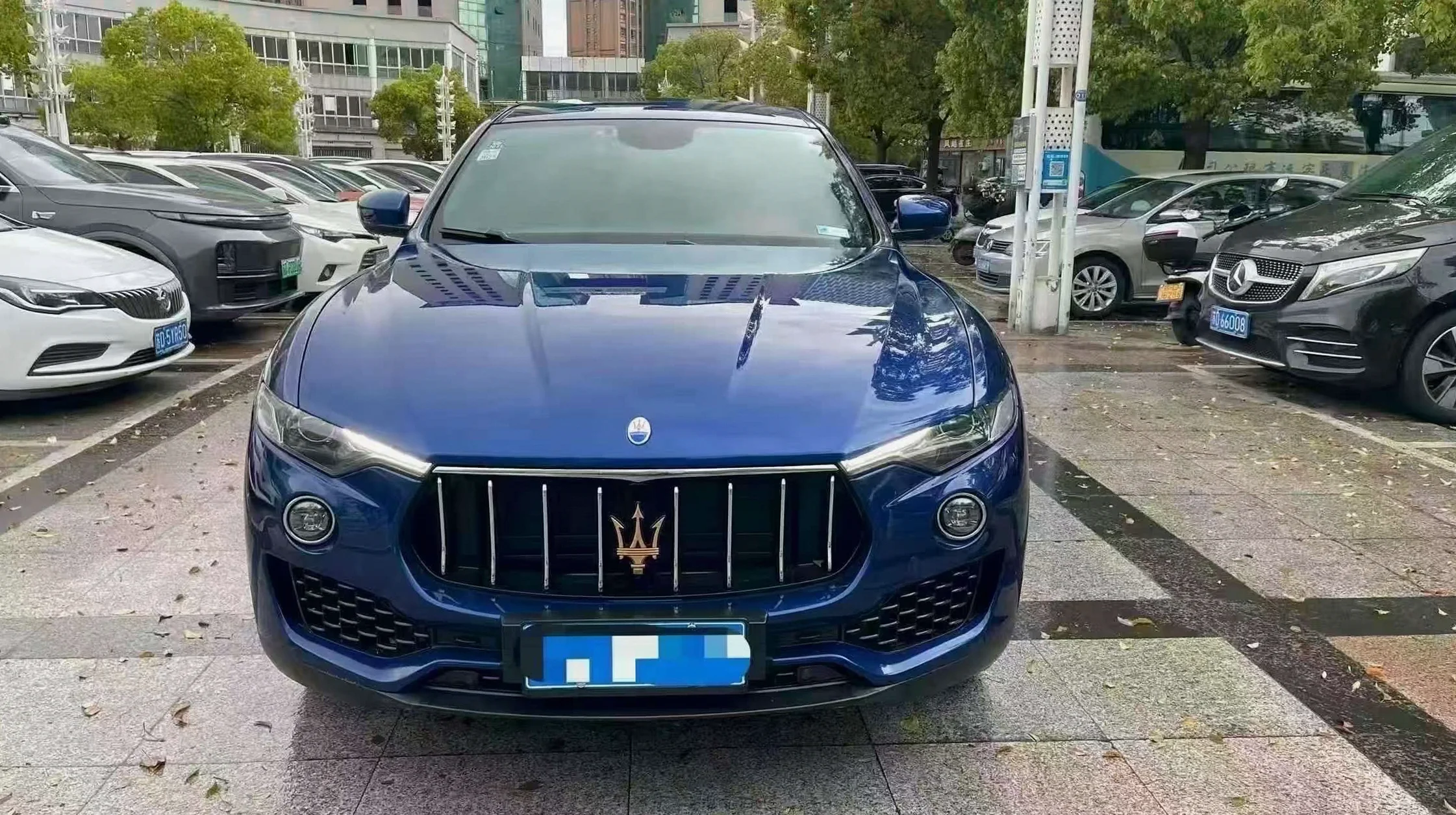 玛莎拉蒂Levante 正面外观二