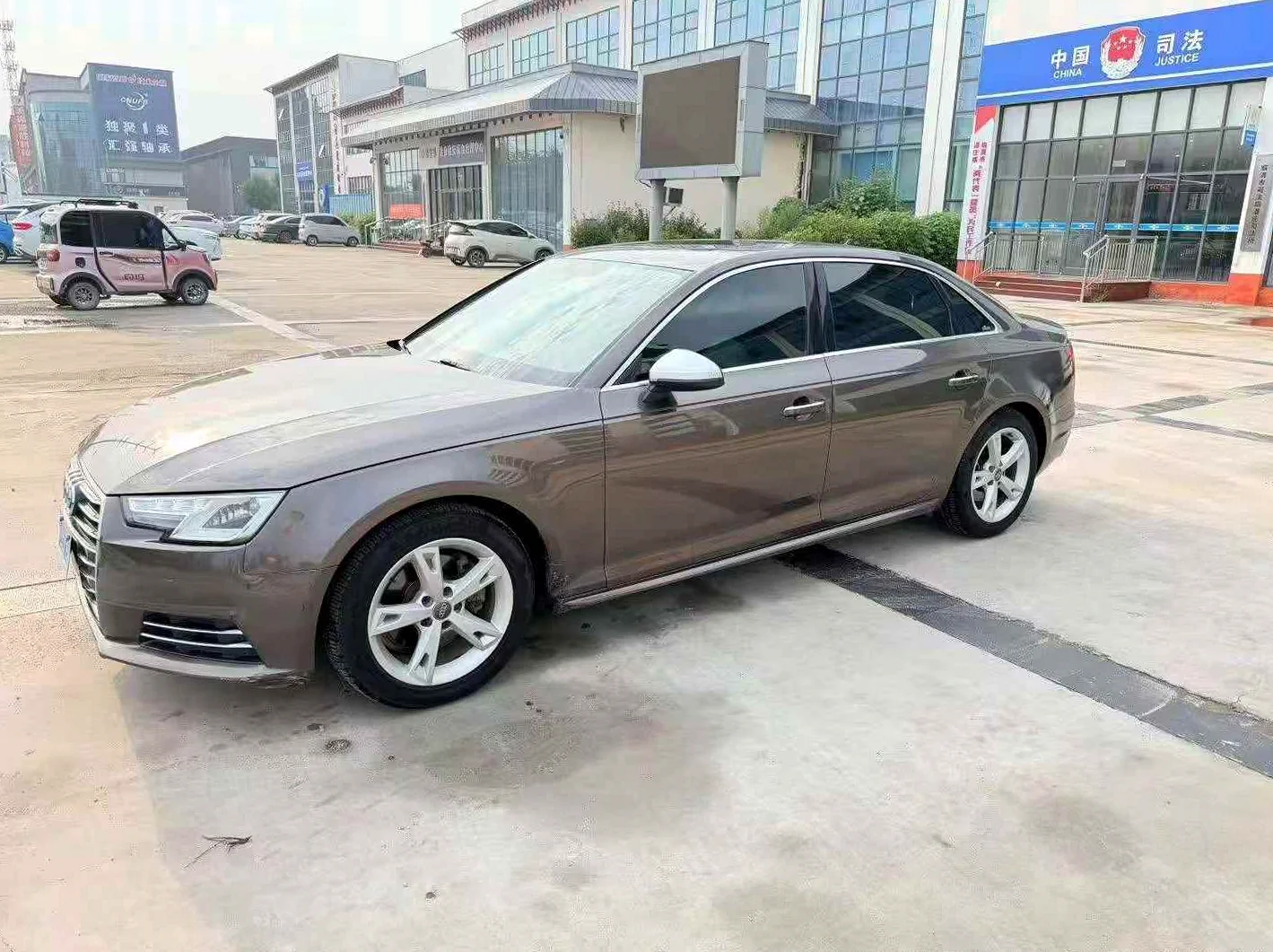 奥迪A4L 正面外观二