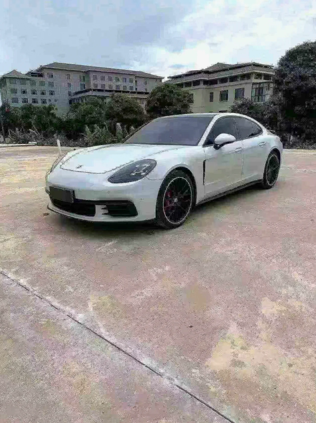 保时捷帕拉梅拉 正面外观二