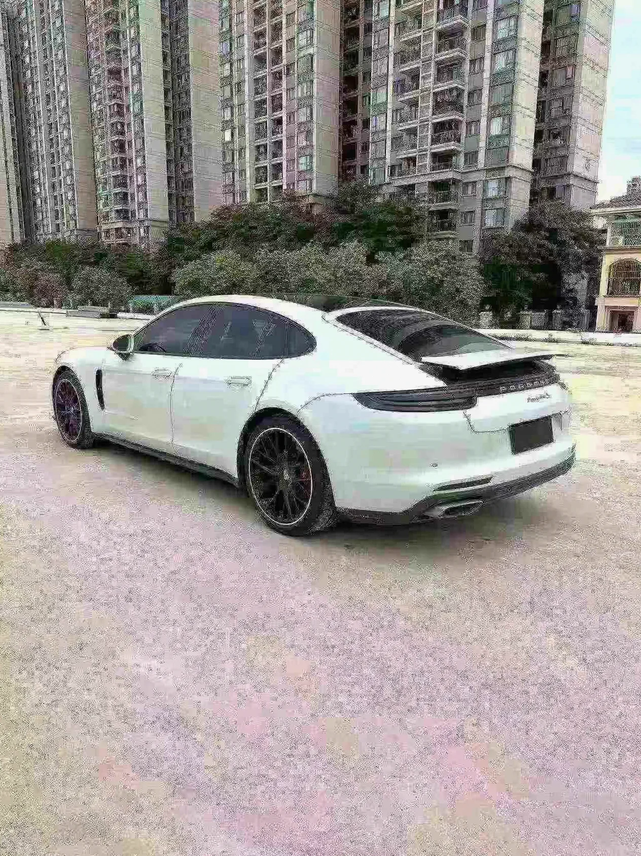 保时捷帕拉梅拉 后面外观二