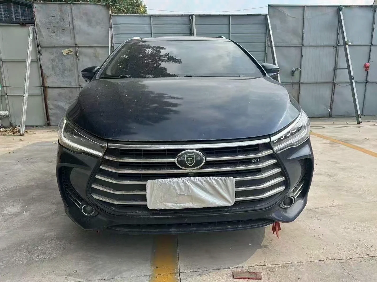 比亚迪宋MAX 正面外观二