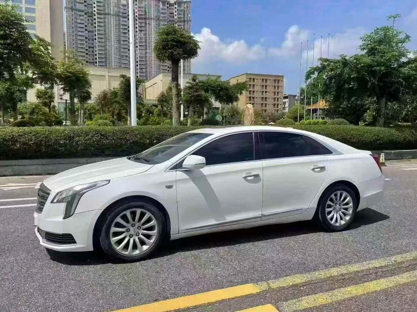 凯迪拉克XTS 正面外观三