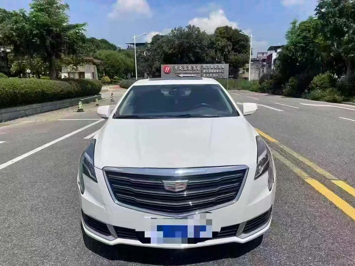 凯迪拉克XTS 正面外观二