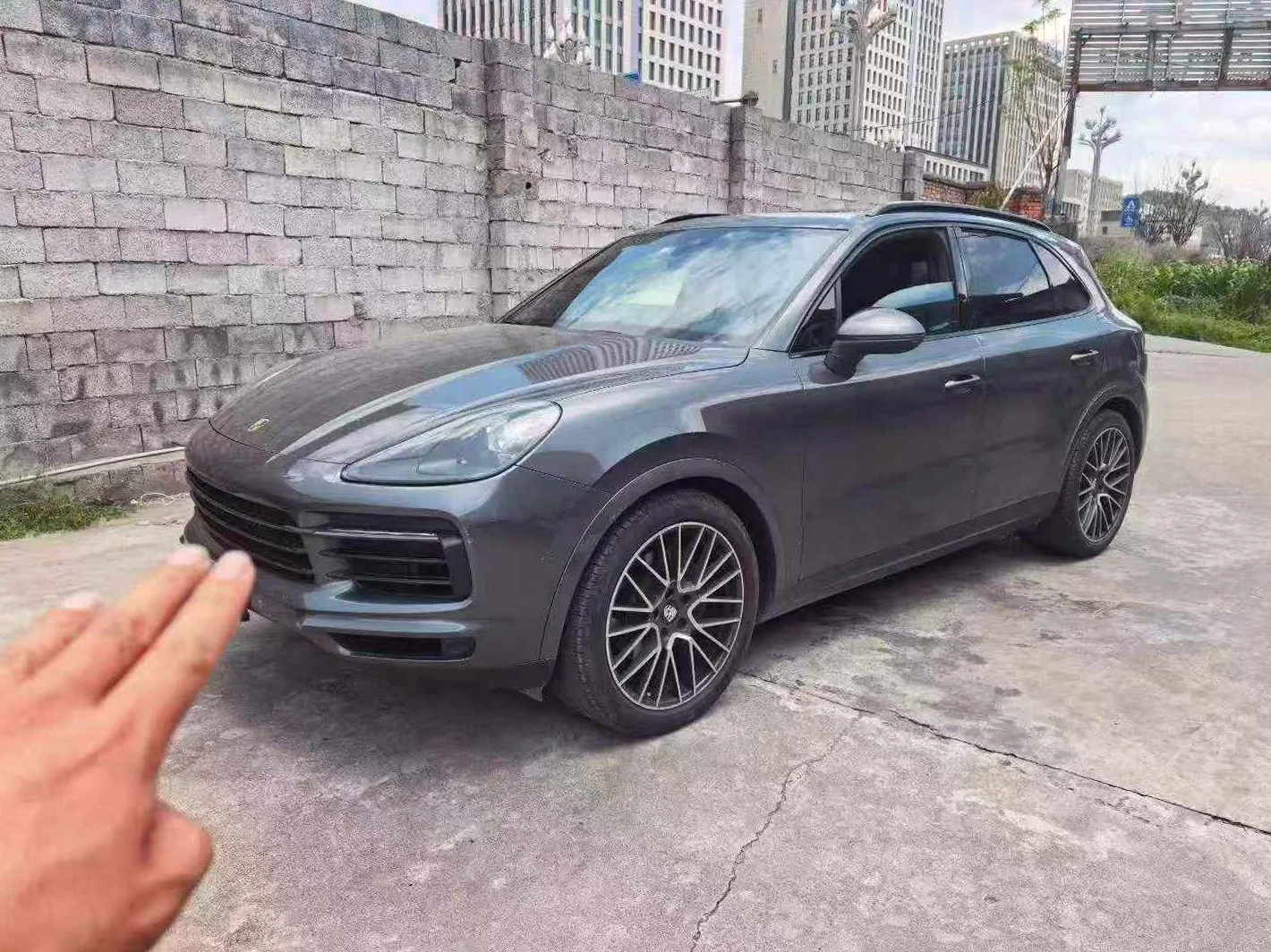 保时捷卡宴 正面外观三