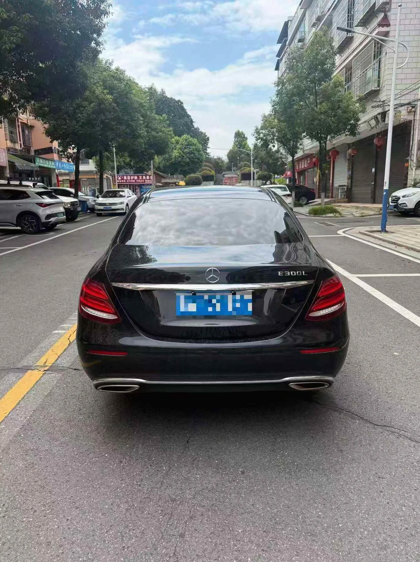 奔驰E 内饰后排