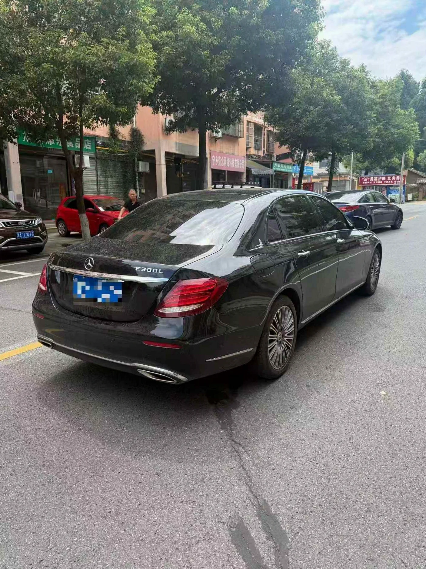 奔驰E 内饰前排