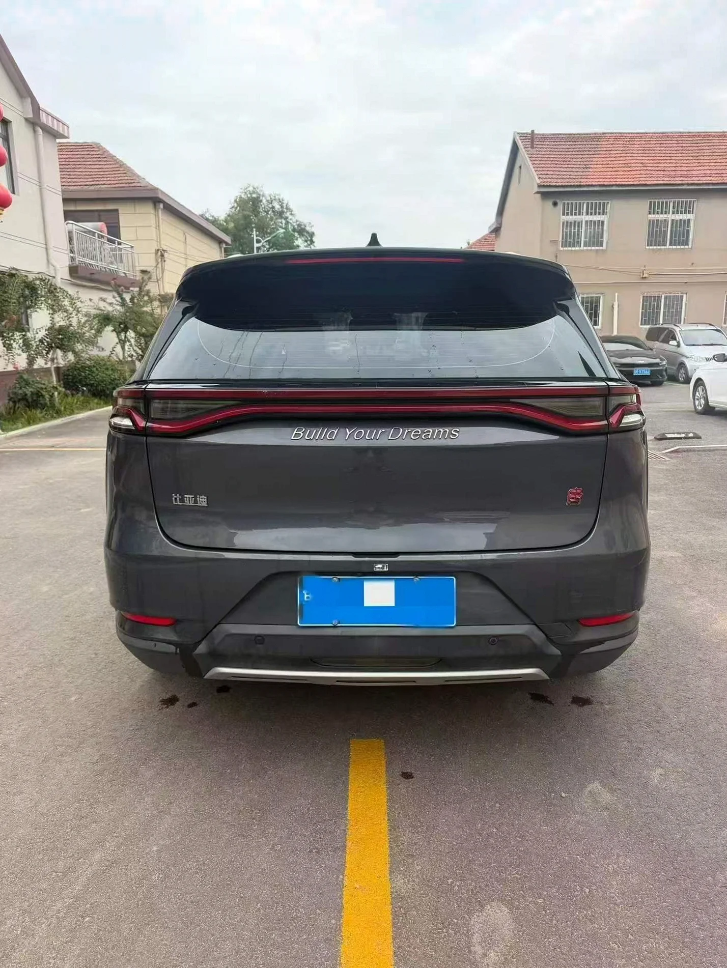 比亚迪唐 后面外观一