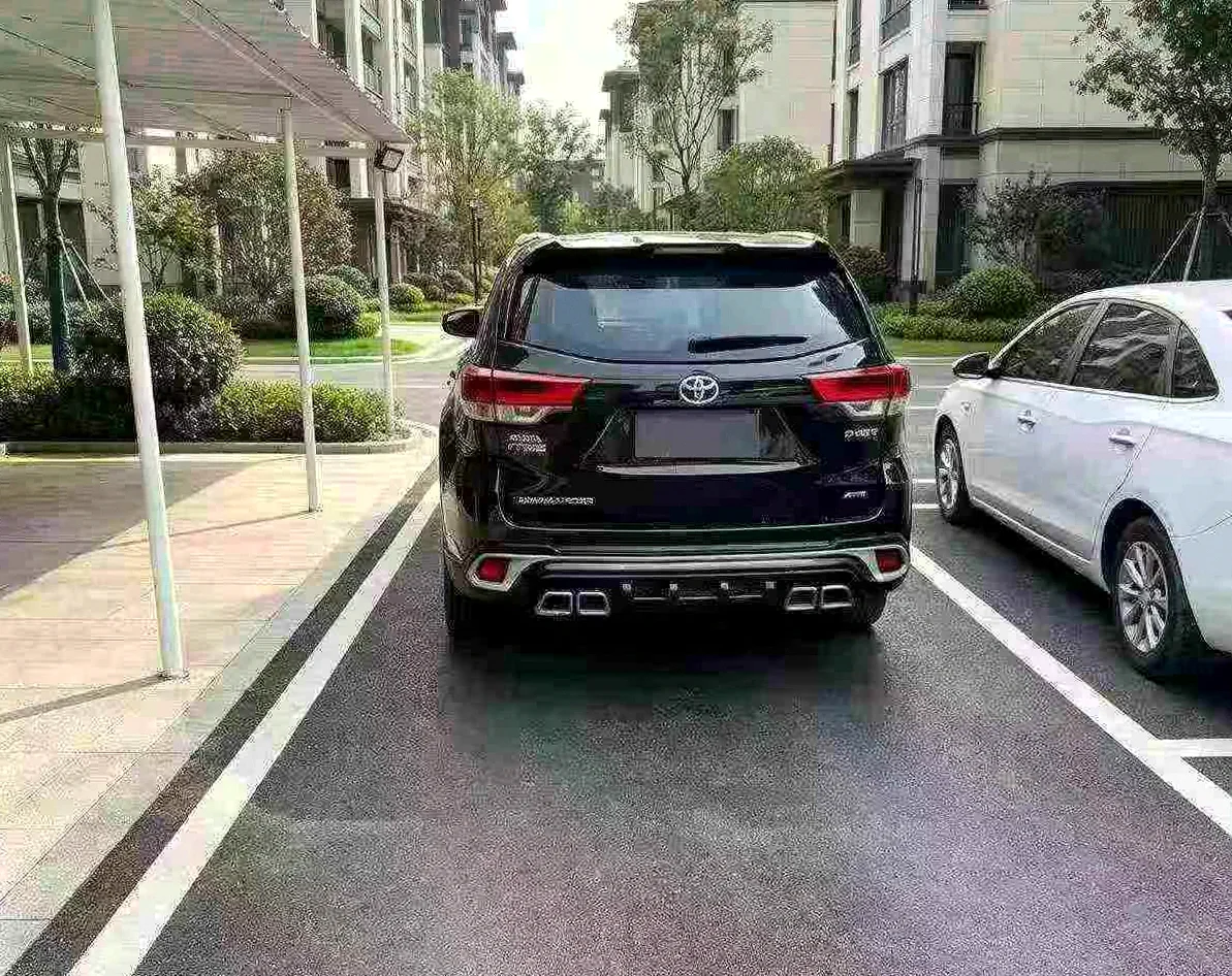 丰田汉兰达 后面外观一