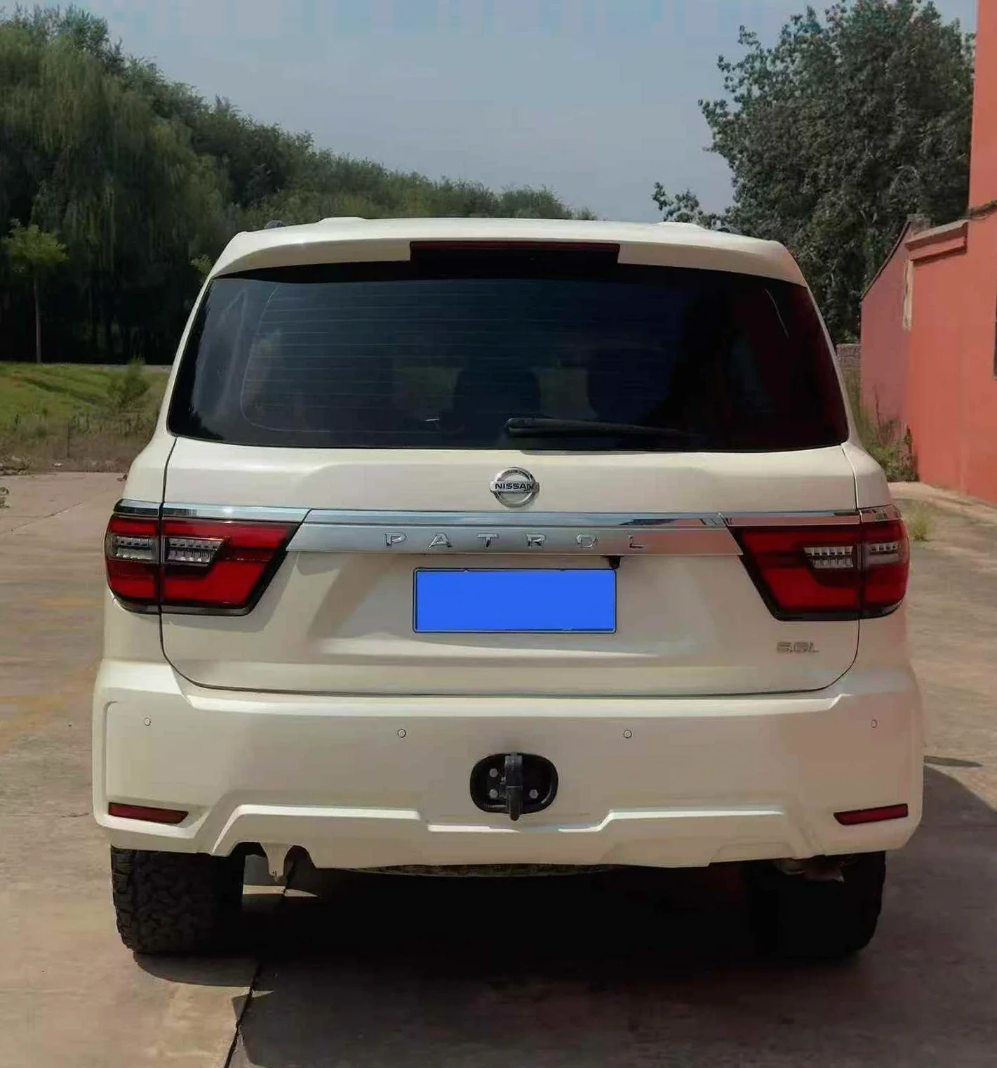 日产途乐 后面外观一