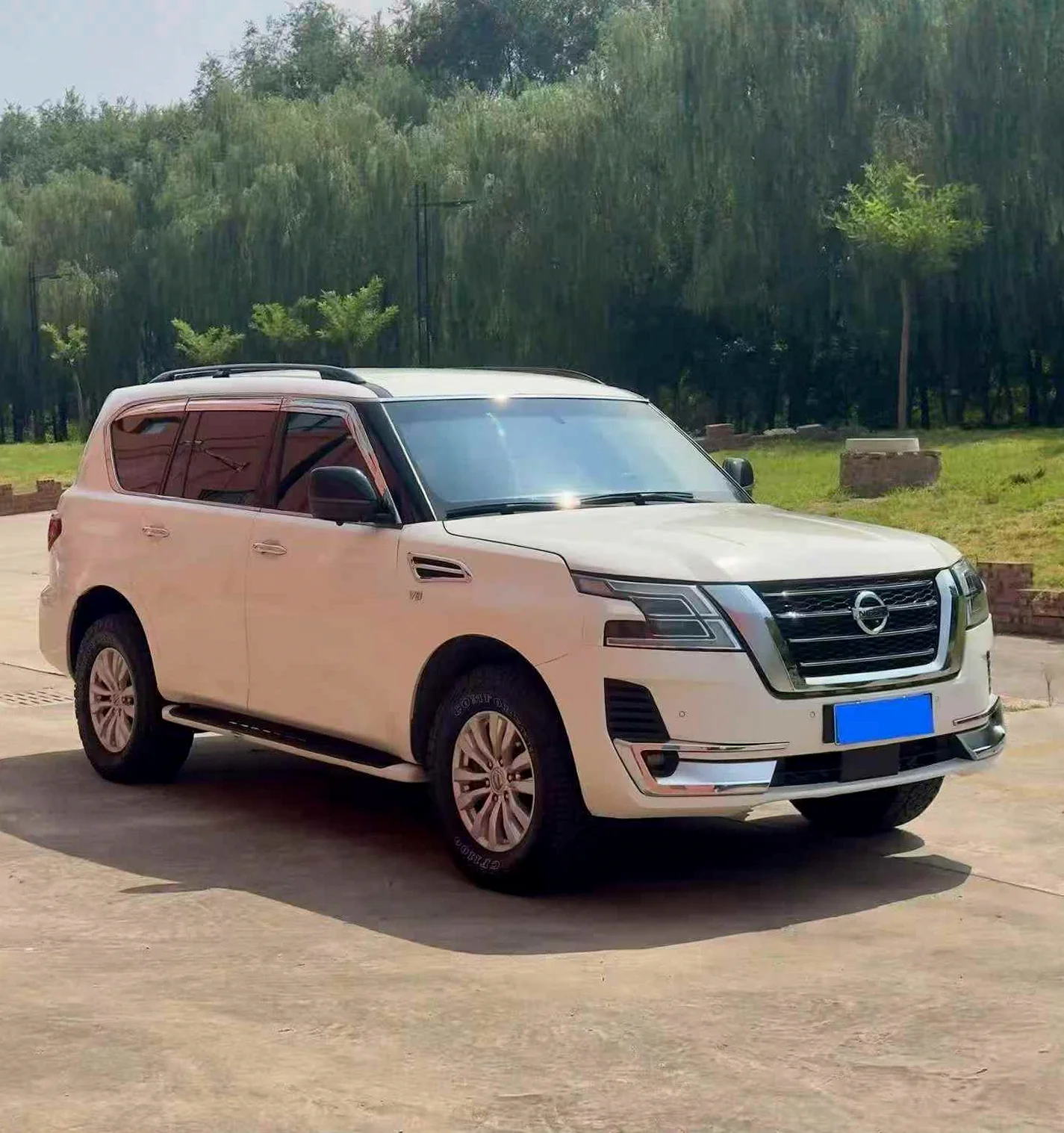 日产途乐 正面外观二