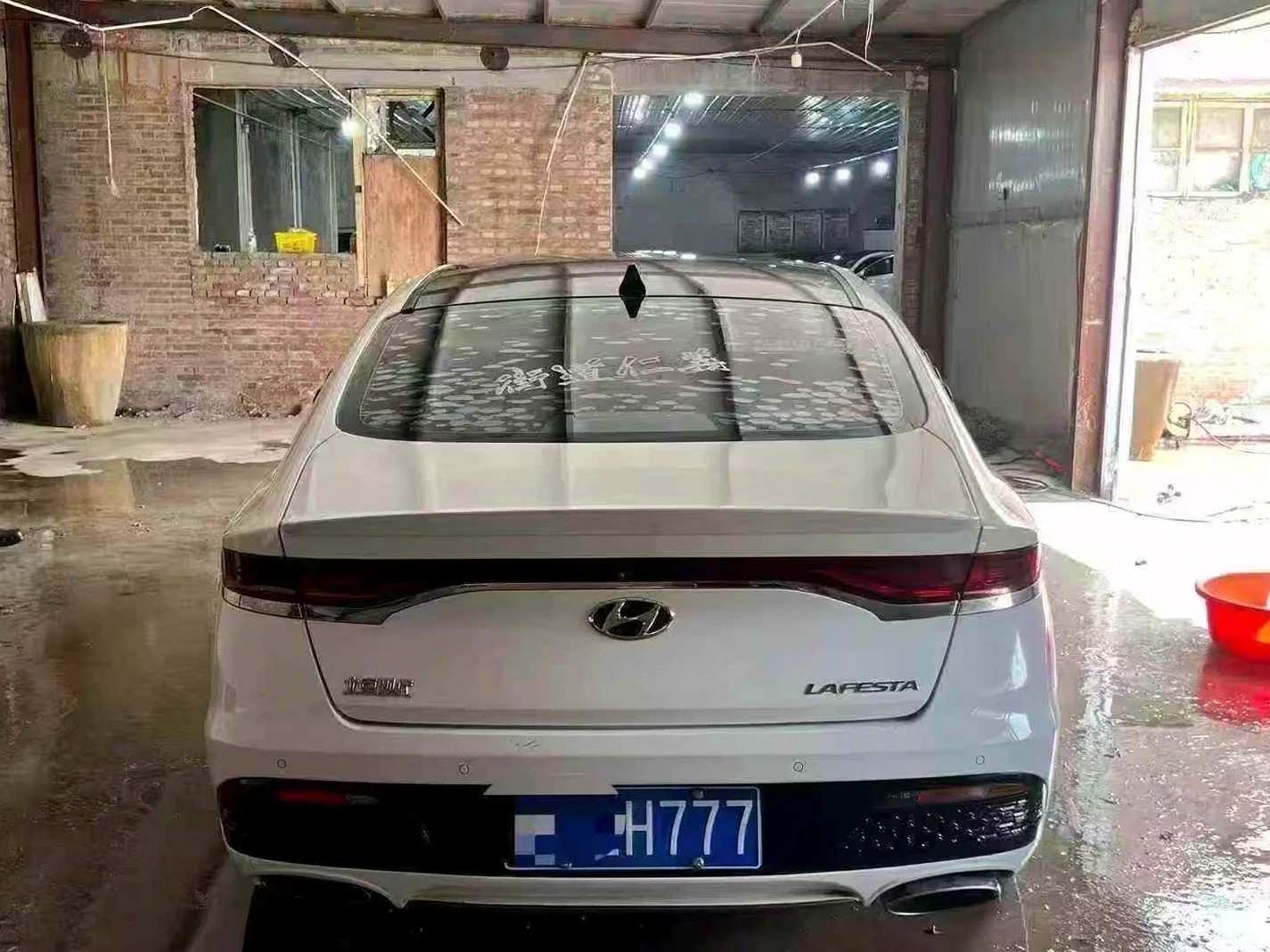 现代菲斯塔 后面外观一