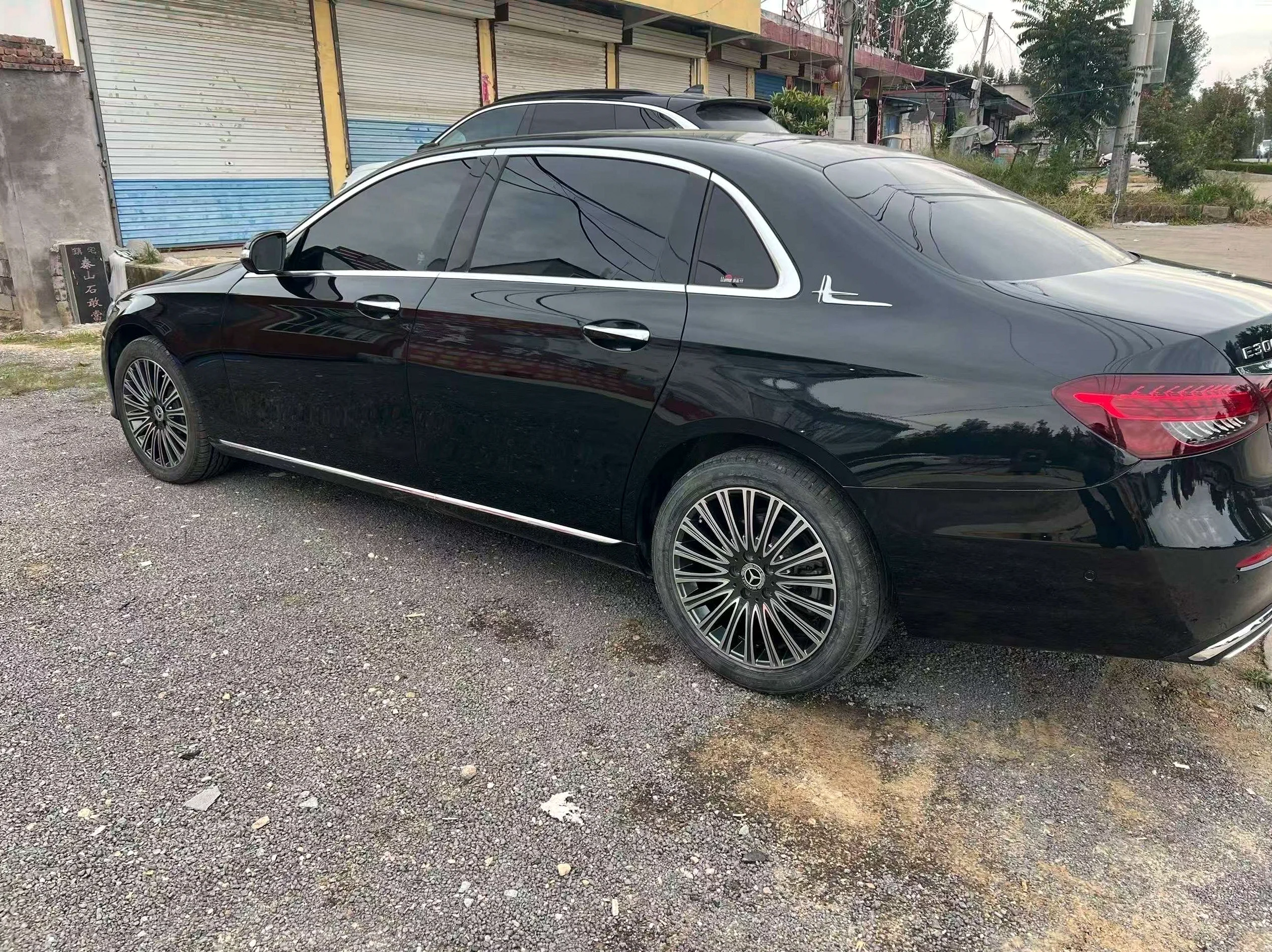 奔驰E 后面外观三