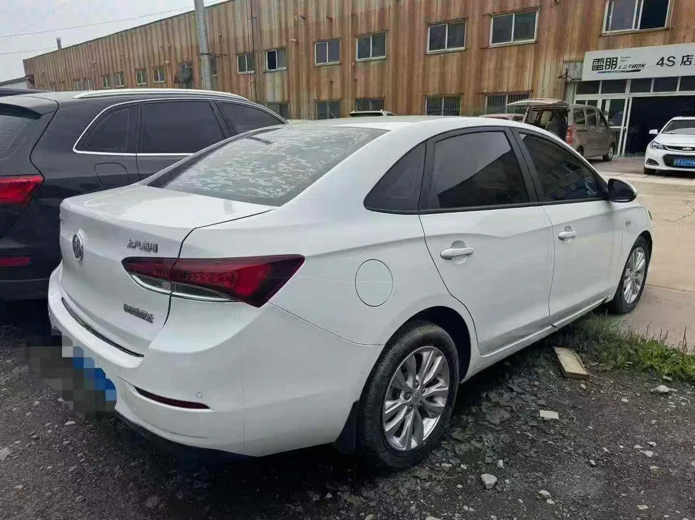 别克英朗 后面外观一