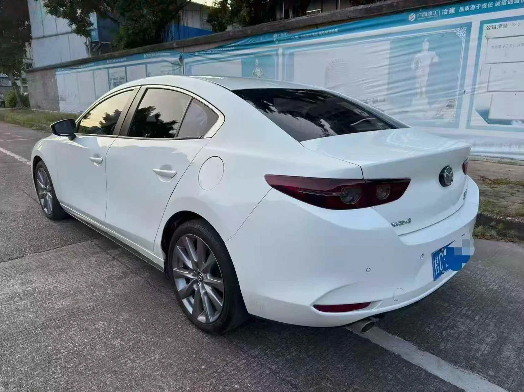 马自达昂克赛拉 后面外观一