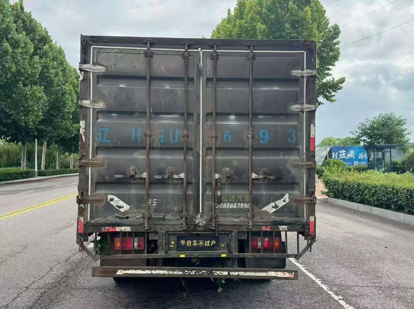 货车重汽豪沃 后面外观一