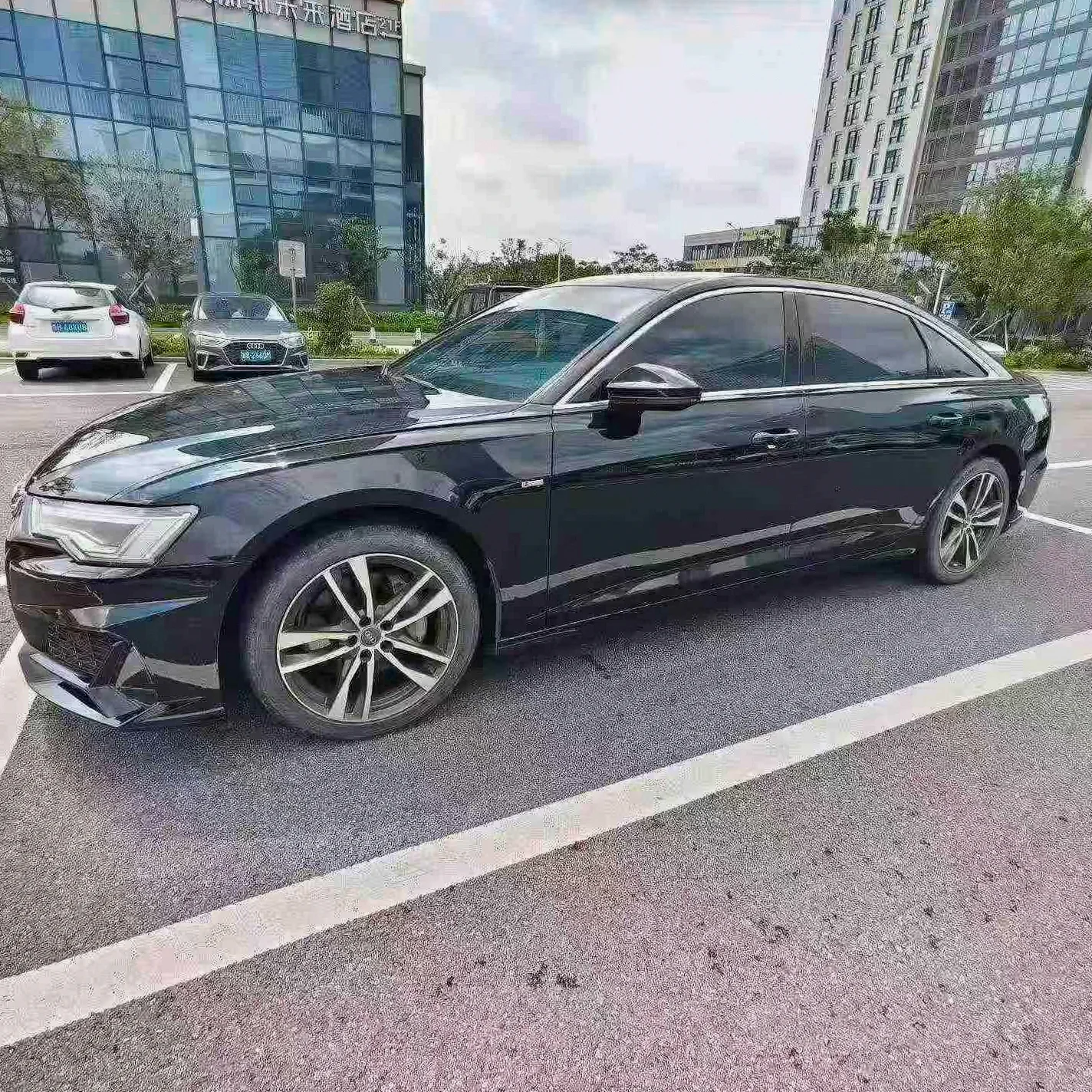 奥迪A6L 正面外观三