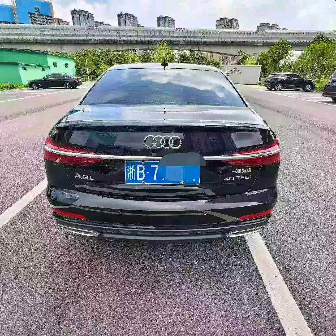 奥迪A6L 后面外观一
