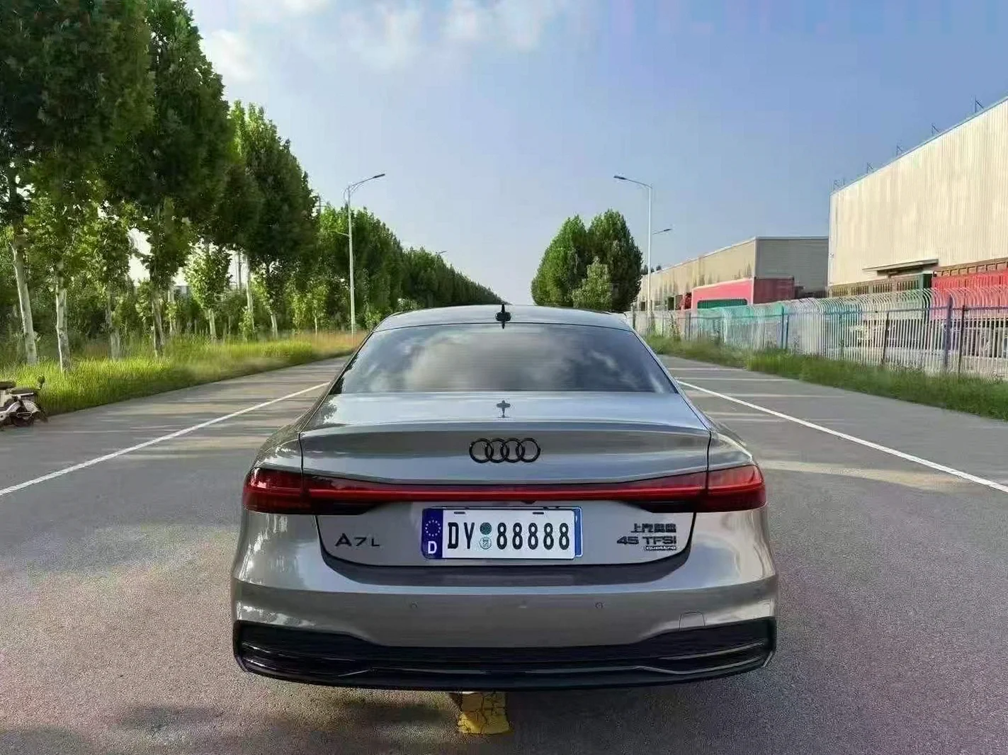 奥迪A7L 后面外观二