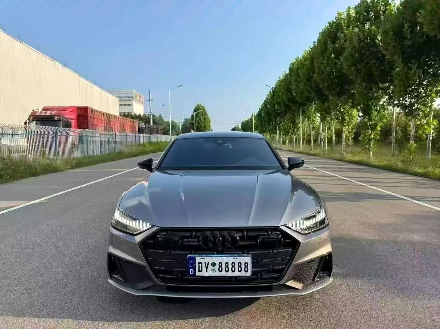 奥迪A7L 正面外观二