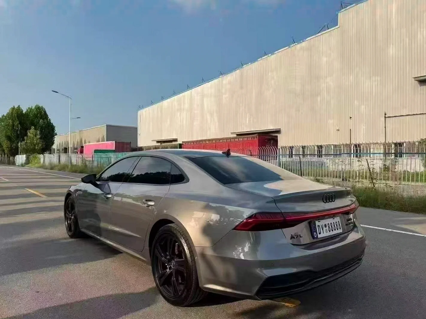 奥迪A7L 后面外观一