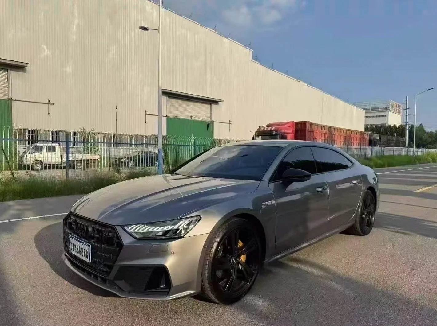 奥迪A7L 正面外观三