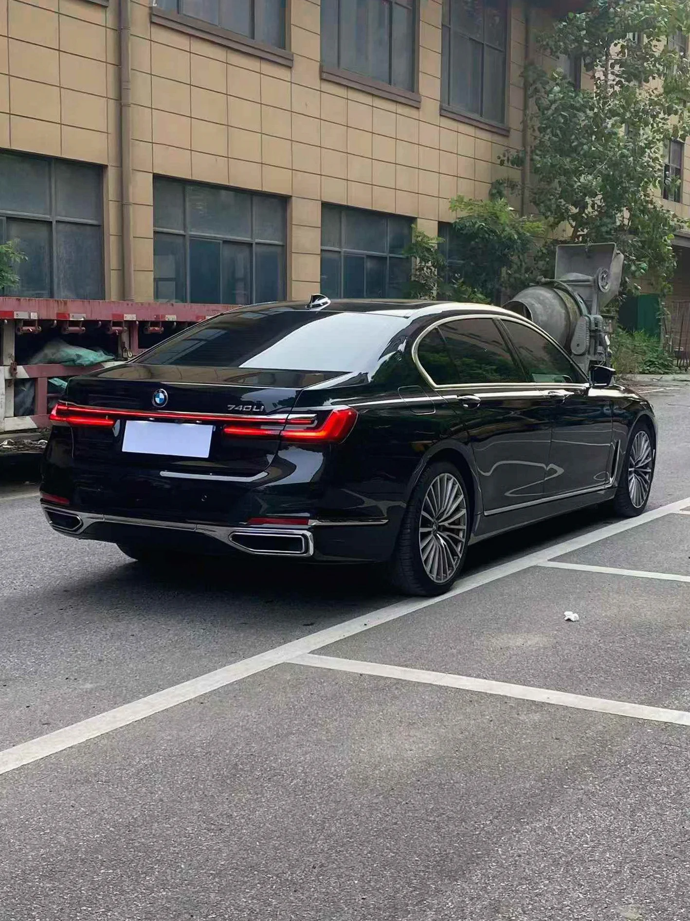 宝马7系 后面外观三