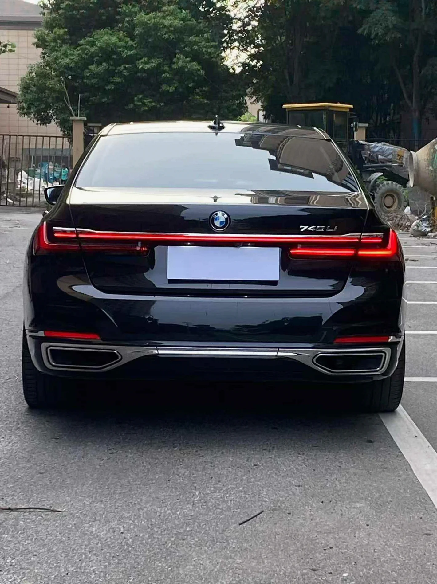 宝马7系 后面外观一