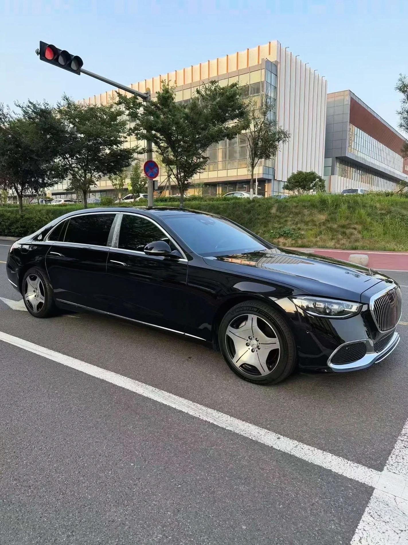 奔驰迈巴赫S级 正面外观二