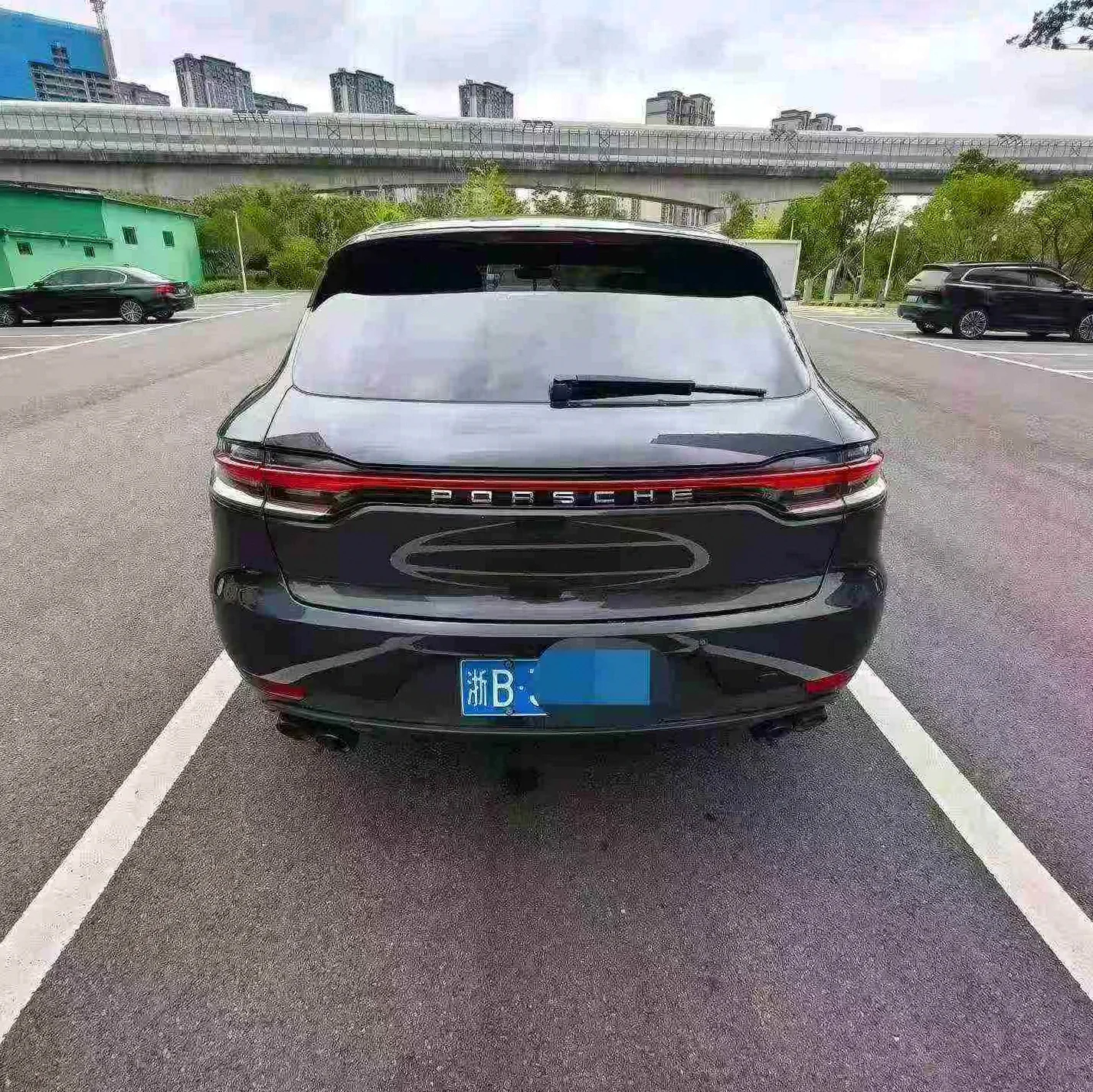 保时捷Macan 后面外观一