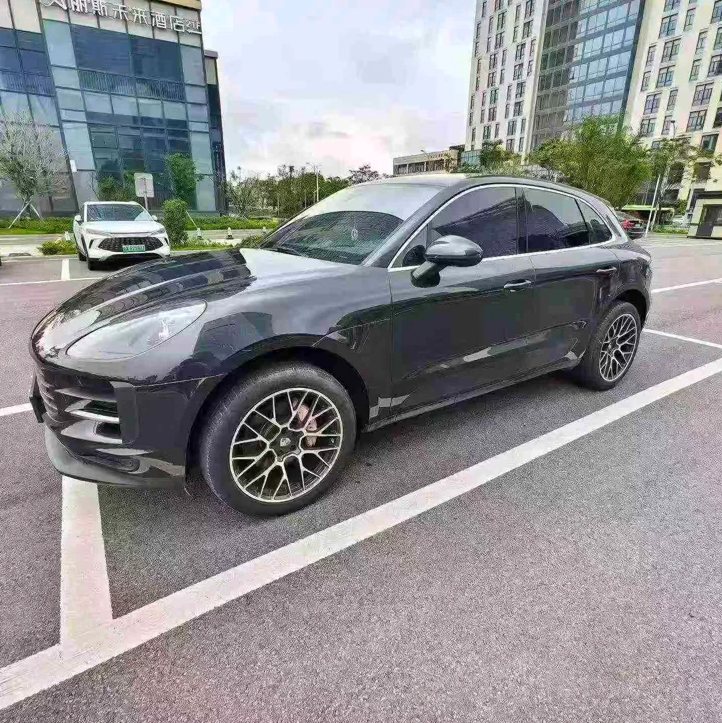 保时捷Macan 正面外观三