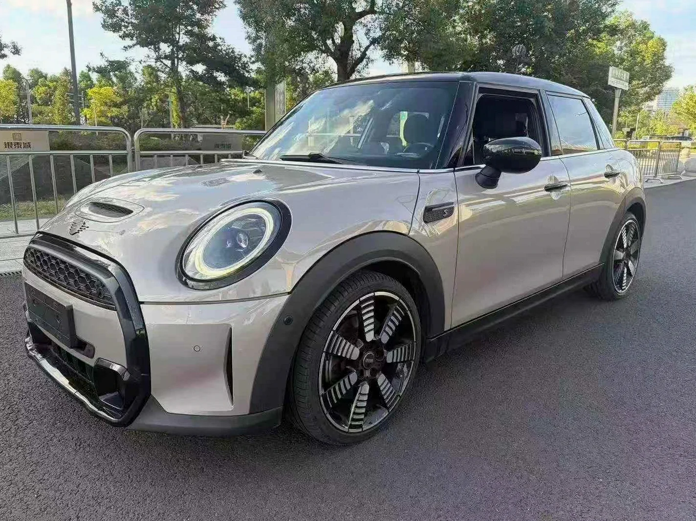 MINICooper 正面外观二